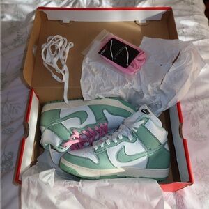 Nike Dunk High 1985 Retro women’s sneakers